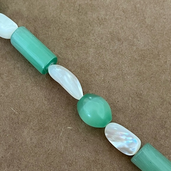 Vintage MOP & Green Glass Necklace 36” Fiber Glass - Picture 13 of 13